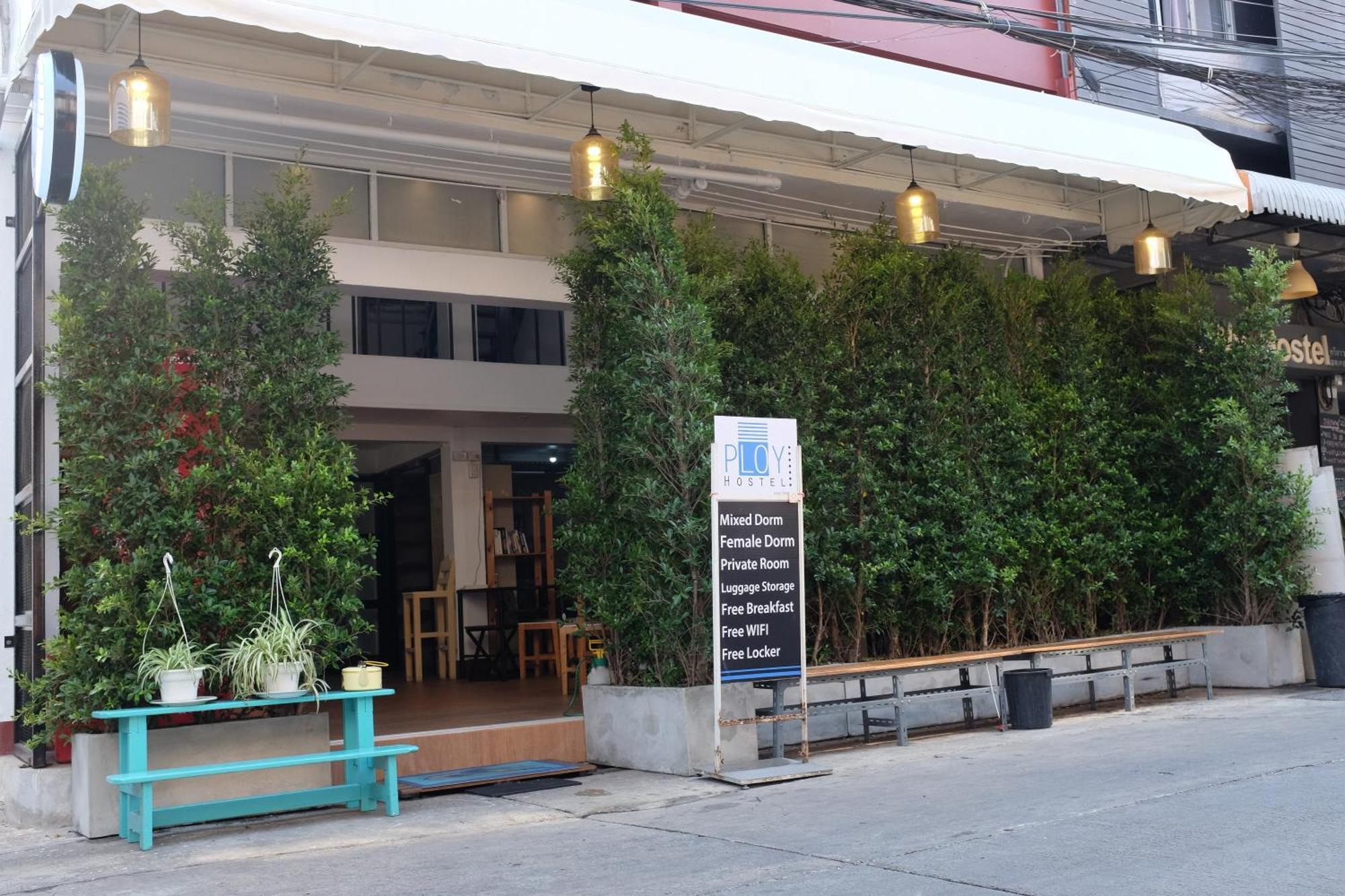 Ploy Hostel Bangkok Exterior photo